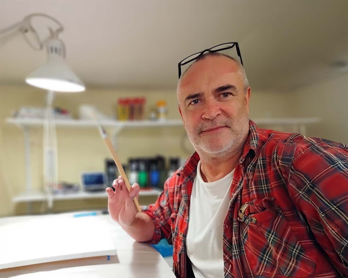 A photo of the artist Andy Renard in his studio.